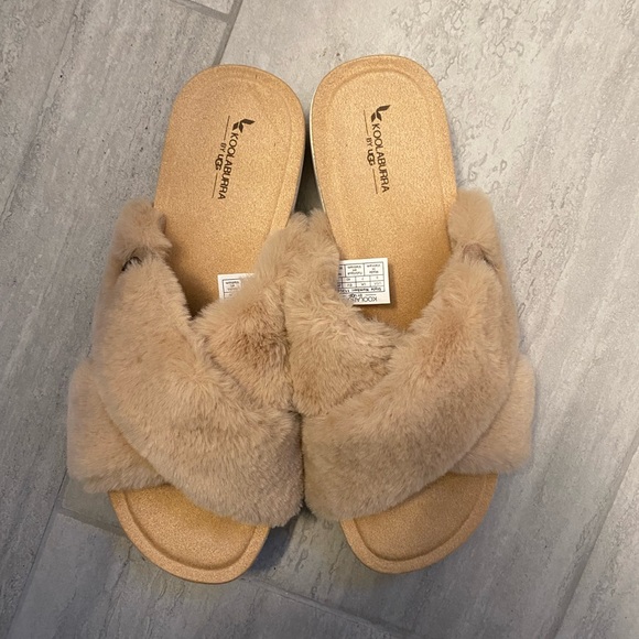 Koolaburra by UGG “Roubie Fuzz” Slippers, Size 9, Color “sand.” - Picture 3 of 4
